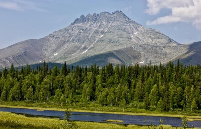 хребет горы 